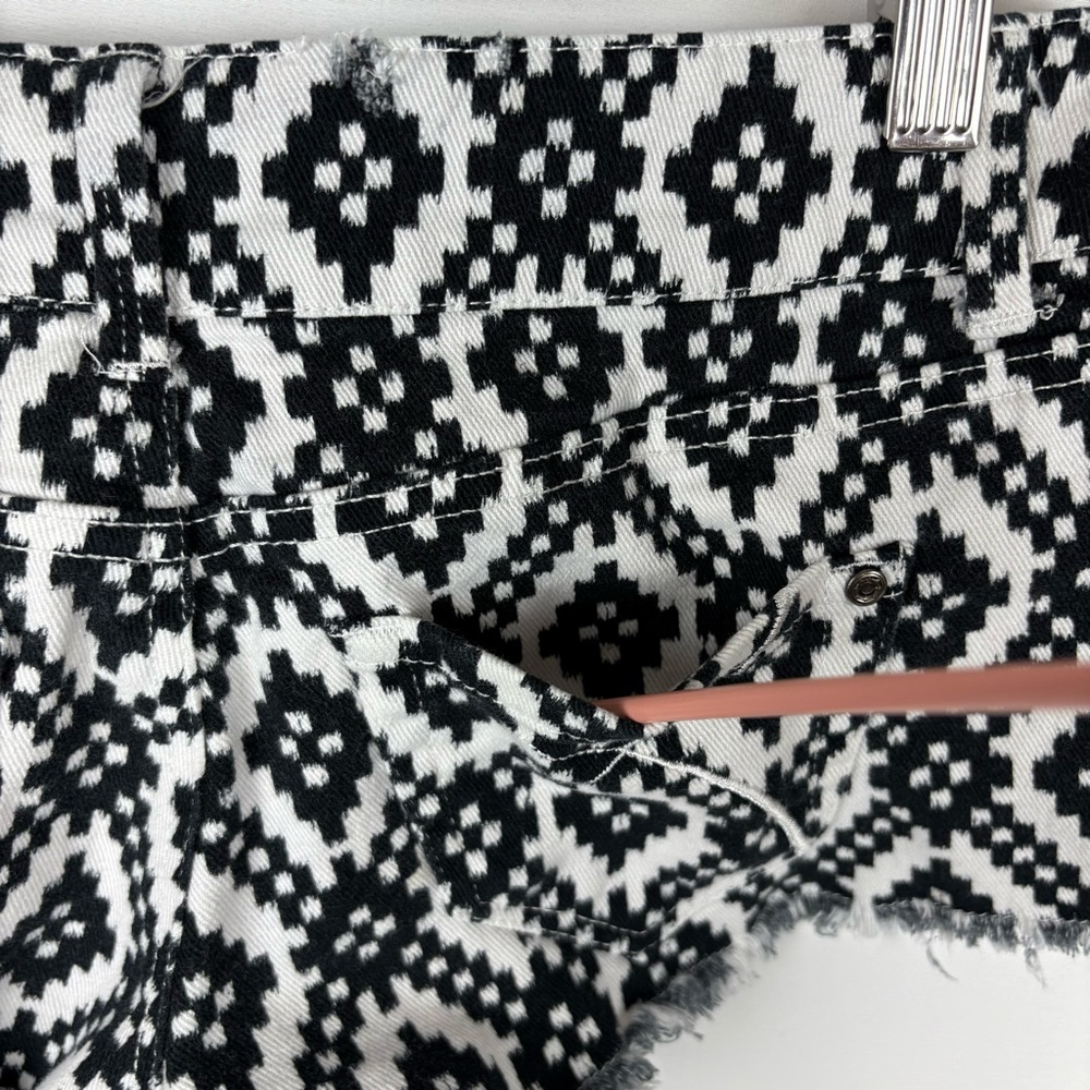 Empyre Patterned Cut Off Shorts - Picture 5 of 8